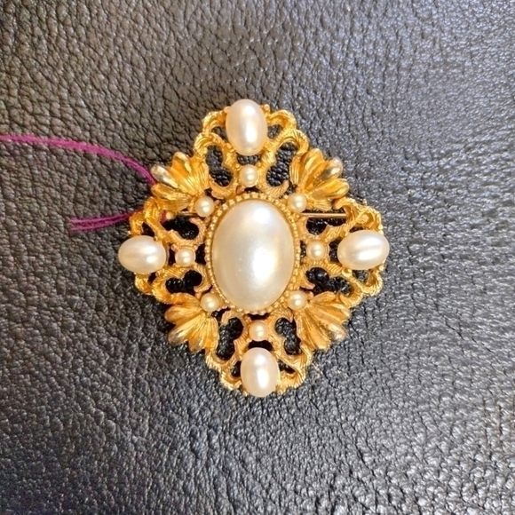 𝅺GOLD color brooche with pearls - Picture 4 of 4